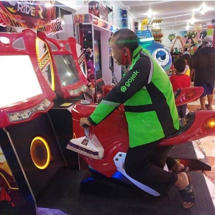 Kelakuan Driver ojol dalam menunggu orderan ini bikin ketawa ngakak